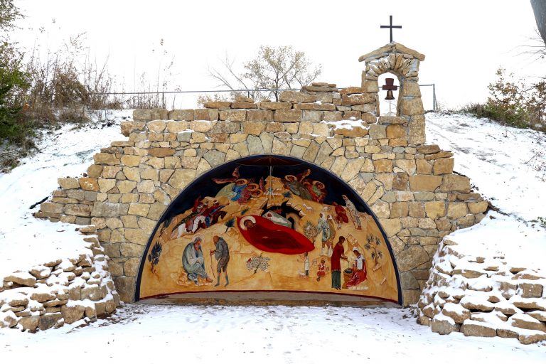 Snowing at the Grotto  768x512